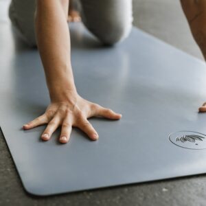 Izjemen oprijem na gumijasti joga podlogi